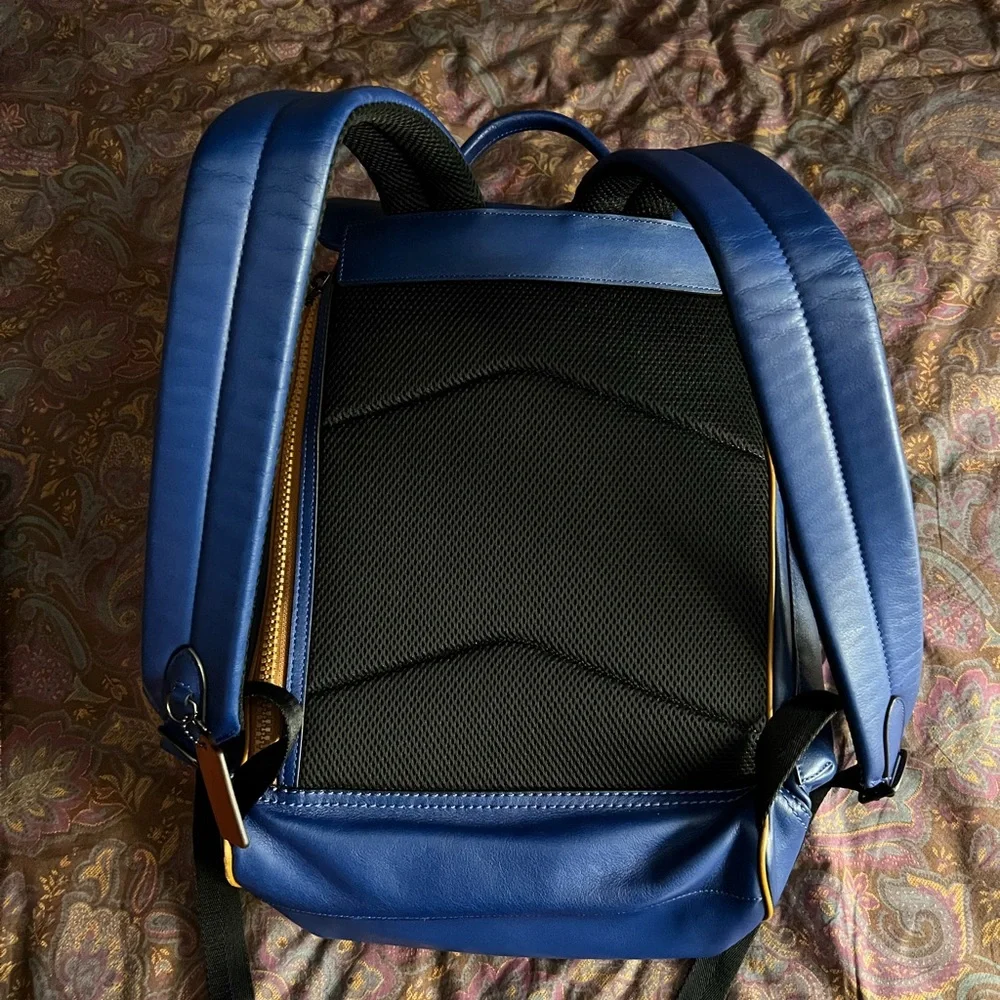 Coach Rivington Backpack - Picture 3 of 10